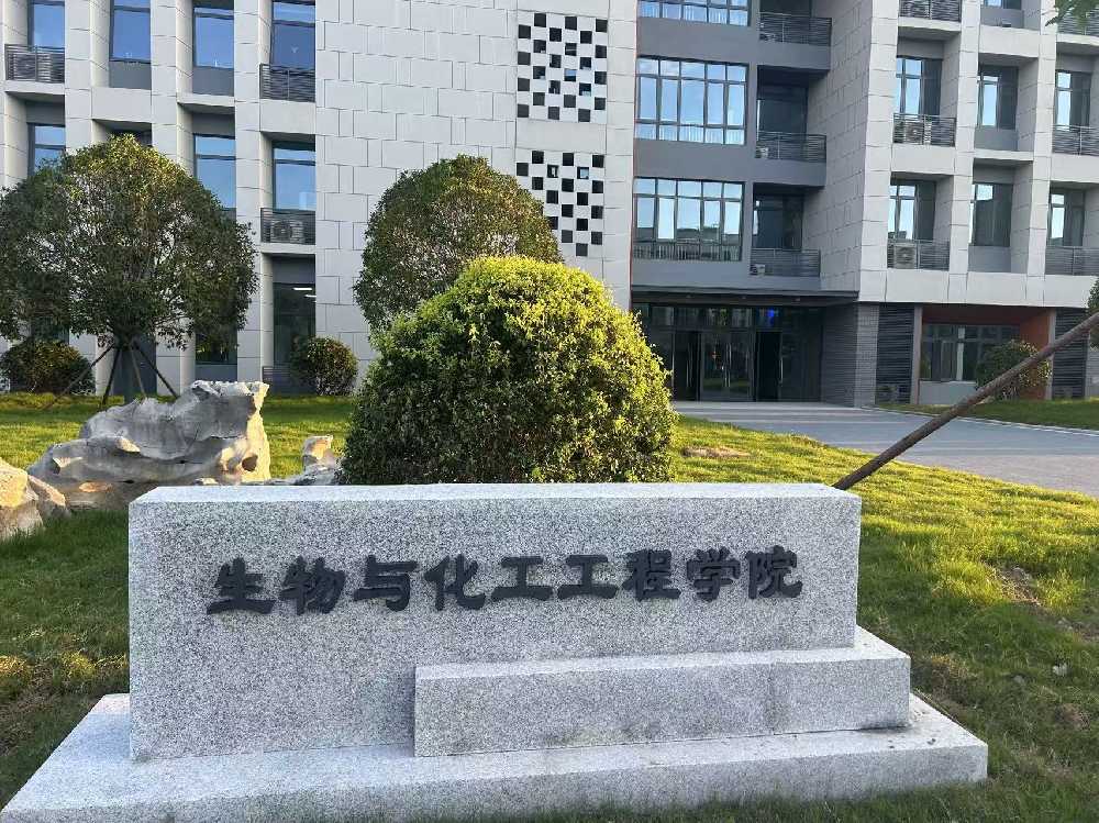 巧家县扬州职业大学体育场高杆灯项目